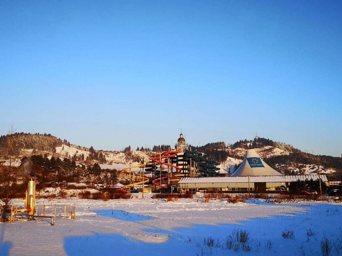 Vcielka Apartamento Bešeňová Exterior foto